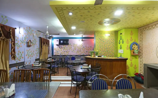 Capital O 6077 Hotel Ashraya