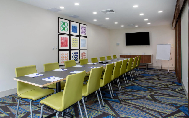 Holiday Inn Express And Suites Deland South by IHG