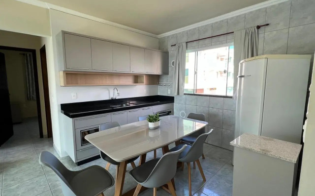 Aprecie Mariscal Nesta Hospedagem a 150 M do Mar - V4