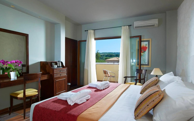 Mistral Hotel - Singles Only