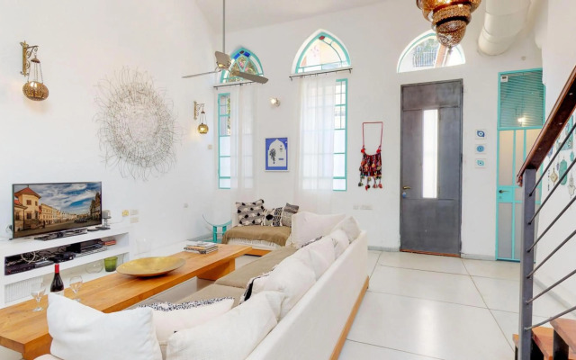 Roman Atmosphere by HolyGuest