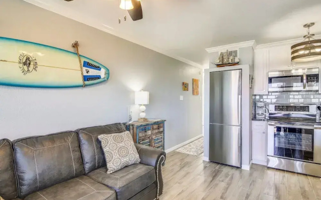 Seascape 2317 Studio Bedroom Condo by RedAwning