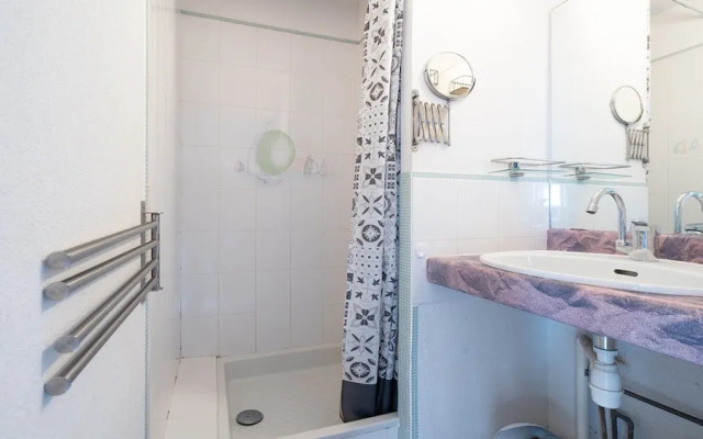 Cosy Apartment in Agde Near Sand Beach