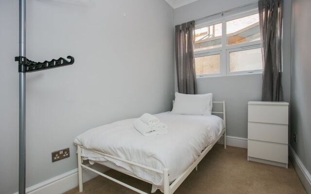 Three Bedroom Apartment in Willesden Green