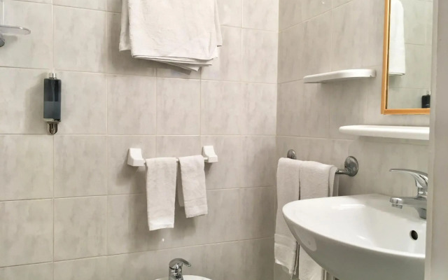 Mayola Hotel