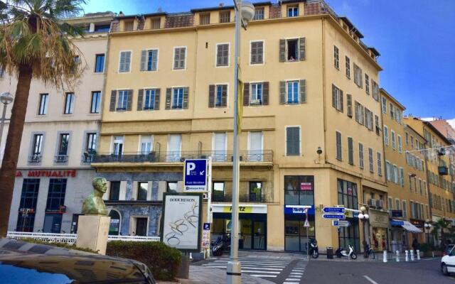 SUEDE PROMENADE Duplex apartment at 1 min from the sea 2 baths
