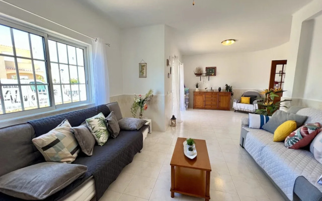 Pêra Stylish Villa With Pool by Homing