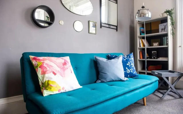 Bright And Central Flat, Directly Facing The Usher Hall