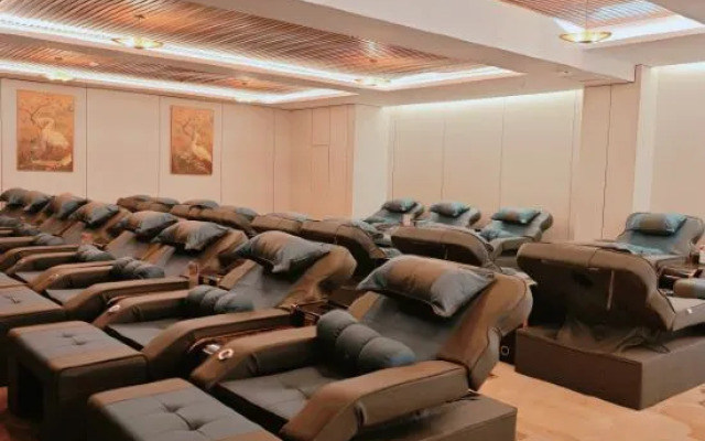 Days Inn Wyndham Xishuangbanna Jinghong Rainforest Park (Mengluo Dafosi Branch)