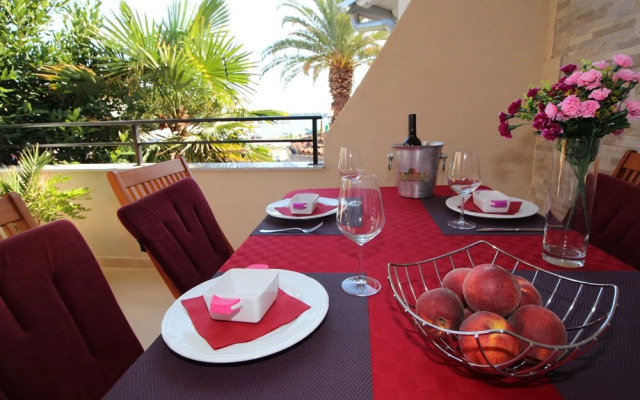 Apartments and rooms Eugenia