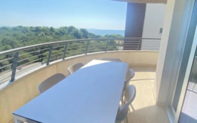 Modern Flat With Panoramic View