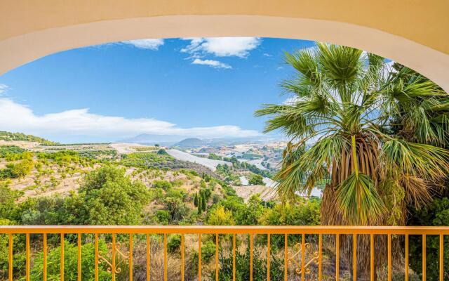 Delightful Holiday Home in Callosa d' Ensarria With Pool