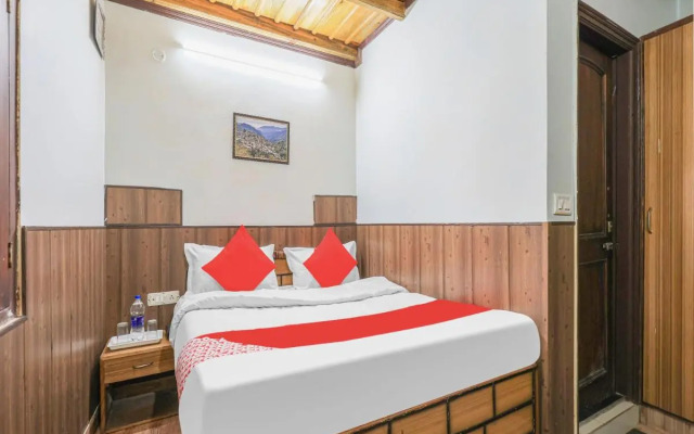 OYO Flagship 86242 Aum Hotel