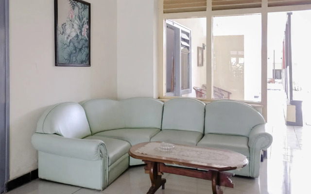 OYO 1036 Hotel Palem 1