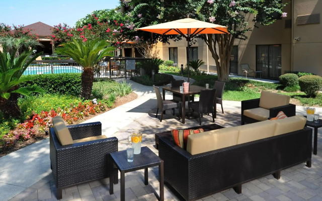 Courtyard by Marriott Houston Hobby Airport