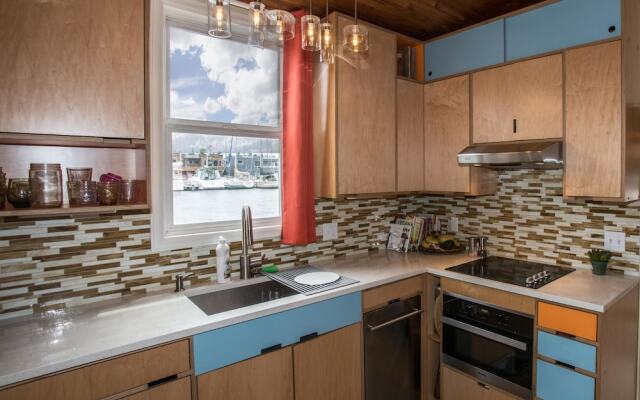 Luxury Houseboat Best in Seattle 3BR