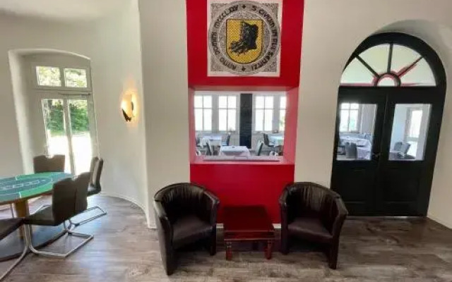 Hotel Und Restaurant Waldhaus