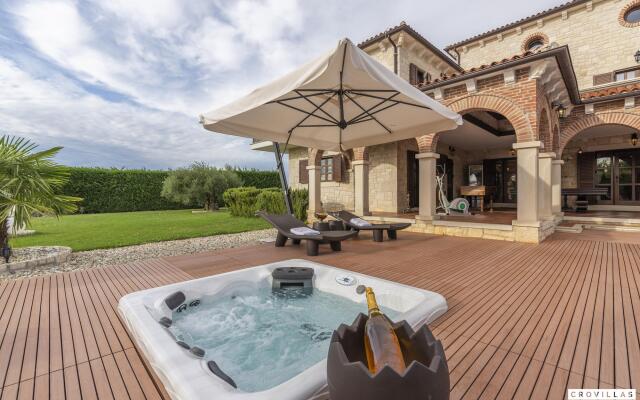 Carolus in Barat with 5 bedrooms and 5 bathrooms