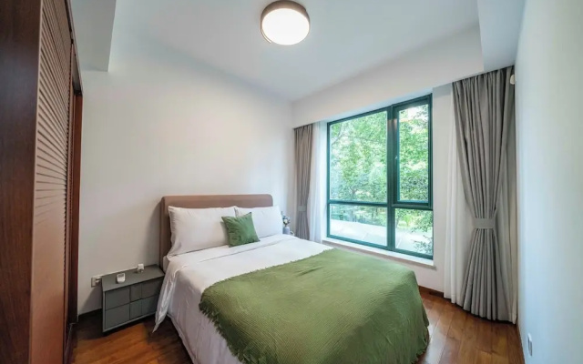 Tyms 2BR APT Lujiazui Renheng Riverside