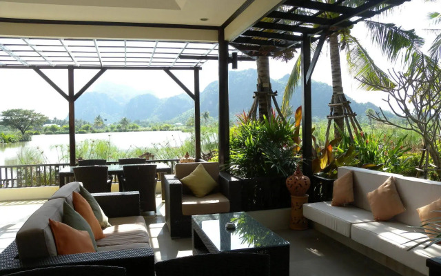 Jurassic Mountain Resort & Fishing Park