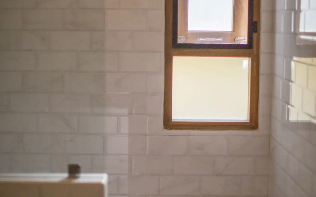 Vera Nidhra - Self check-in after 6pm