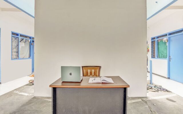 OYO Life 90523 Homestay Jenggolo