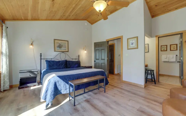 Pet-friendly Gatlinburg Retreat w/ Community Perks