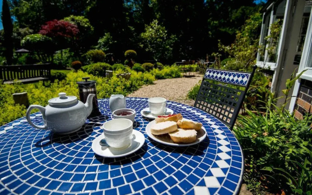 The Cors Country House