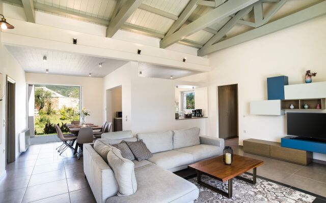 Three Stars Luxury Villas