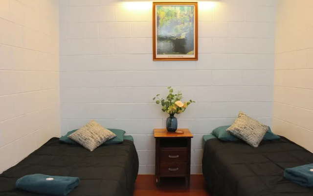 Cooktown Motel and Pams Place Hostel