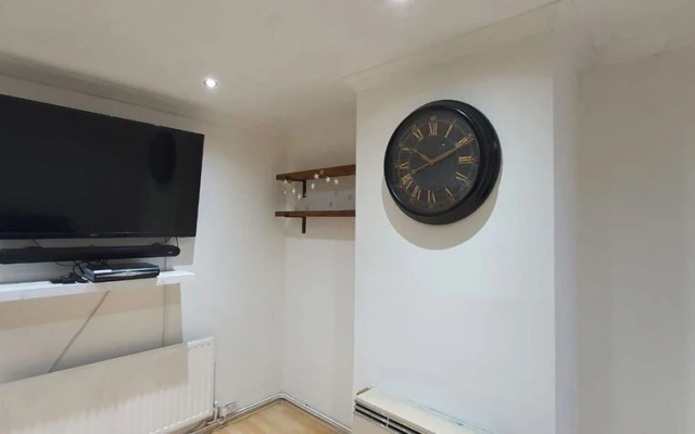 Room in Guest Room - Cozy Single Room in Leicester