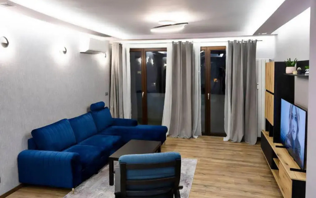 Very Spacious & Modern 2Bed near Airport & Centre