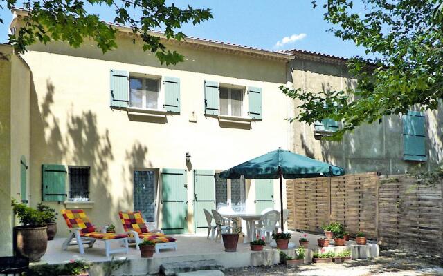 Country House With Private Terrace, Beaucaire
