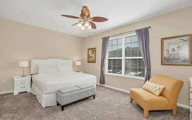 Cozy Condo W/private Balcony Steps to Conv. Ctr