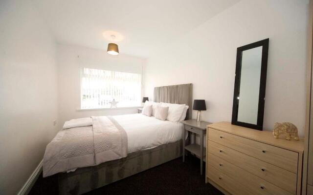 Belmont Budget Apartment