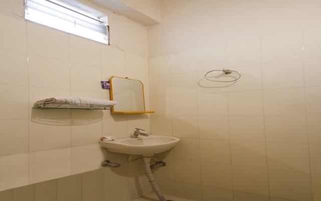 OYO 13193 Rockline Comfort Stay