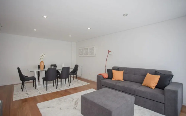 Liiiving - Luxury River View Apartment III