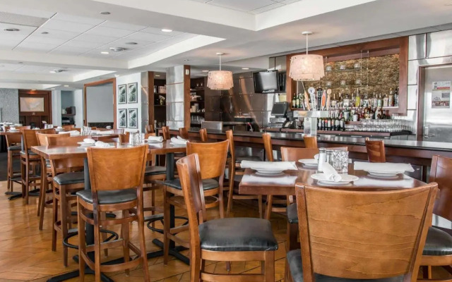 Shoreline Inn & Conference Center, Ascend Collection