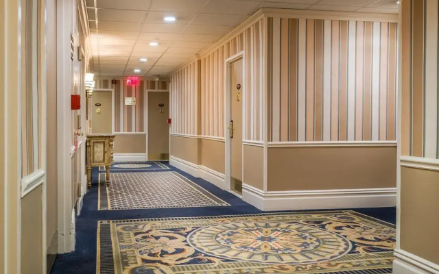Wolcott Hotel