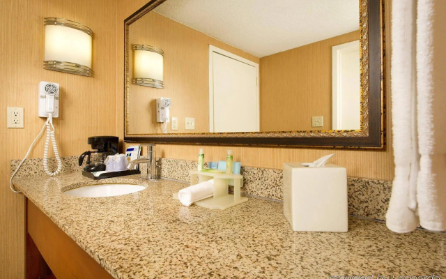 Holiday Inn Express Fairfax - Arlington Boulevard by IHG