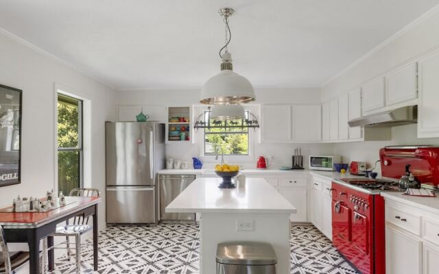 The Tire Swing - Modern 3BD - Gourmet Kitchen - Awesome Local