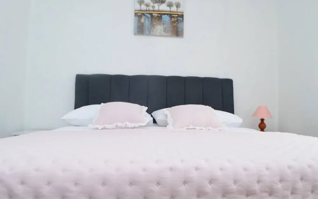 Room in Apartment - Charming Apartment Venilia Blue, Sleeps 4