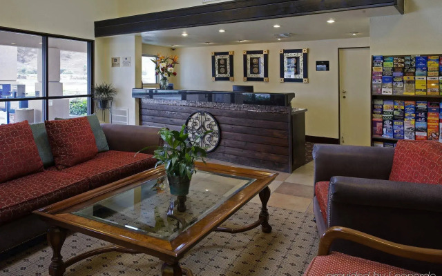 Super 8 by Wyndham Oceanside Marty's Valley Inn