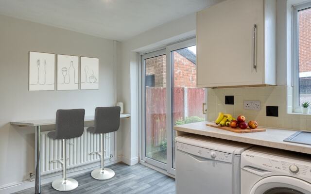 Lovely 3-bed Cosy House in Greater Manchester