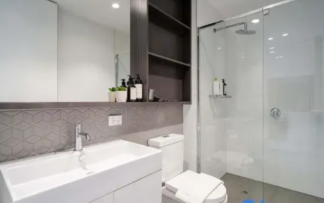 Cozy 1BR Apt Walk to Swinburne & Glenferrie Rd