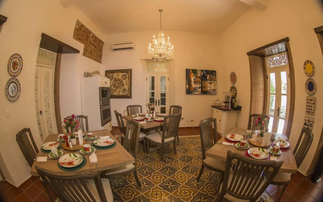 Colonial 154 H Boutique