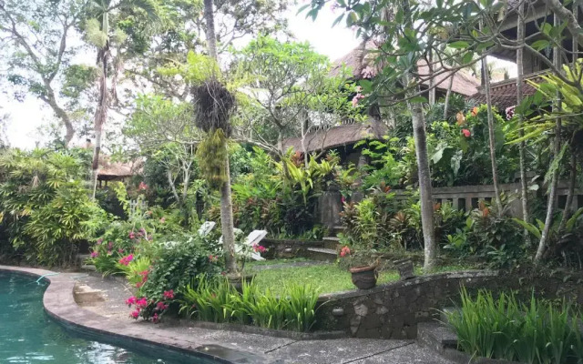 Anom Cottages