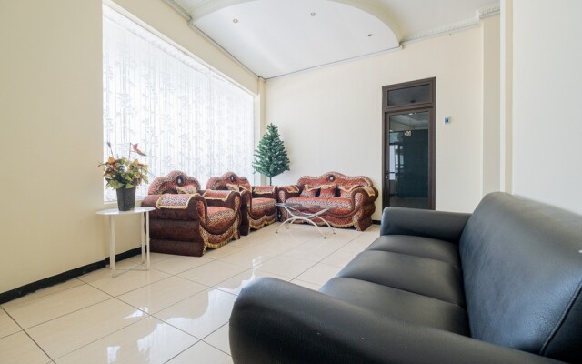 RedDoorz Plus @ Grace Residence Surabaya