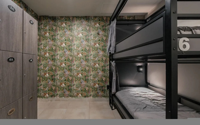 Top Bed Mixed Shared Room