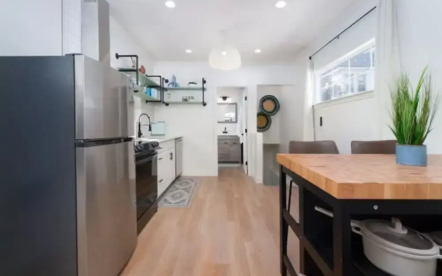 Modern 1-br Apartment Close to Downtown Vibes